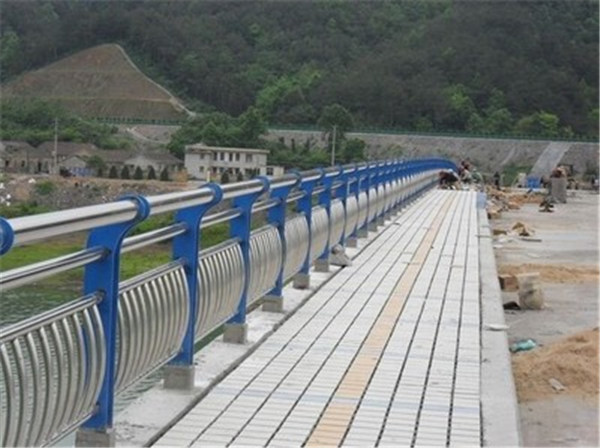 阿拉善不锈钢桥梁护栏是一种什么材质的护栏