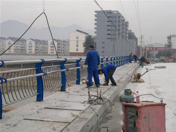 阿拉善不锈钢复合管护栏常见问题及解决方案
